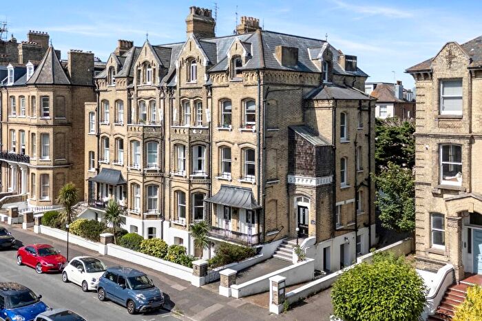 2 Bedroom Apartment For Sale In Fourth Avenue, Winchester House, BN3