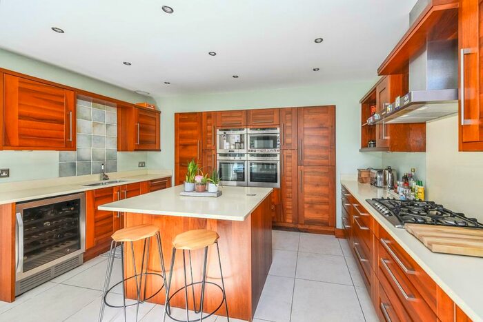 6 Bedroom House To Rent In Liverpool Road, Crosby, L23