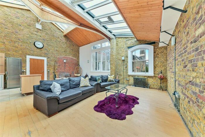 2 Bedroom Flat To Rent In Chatham Close, London, SE18