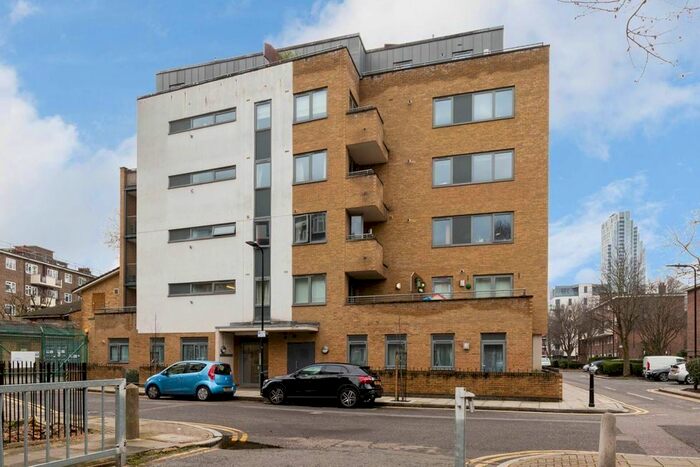 Studio To Rent In Wenlock Street, London, N1