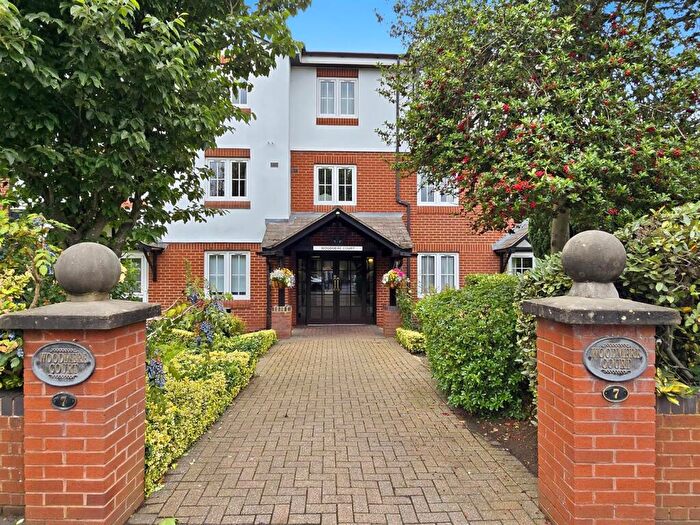 2 Bedroom Flat For Sale In Avenue Road, London, N14