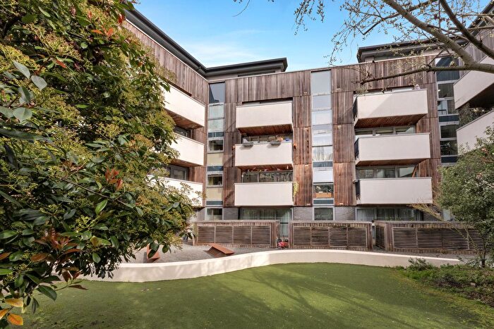 1 Bedroom Flat For Sale In Hornsey Road, London, N7