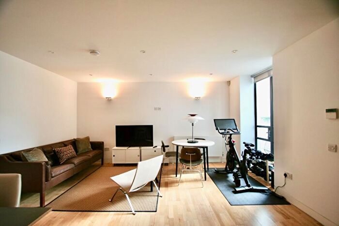 2 Bedroom Apartment To Rent In Shepperton Road, London, N1