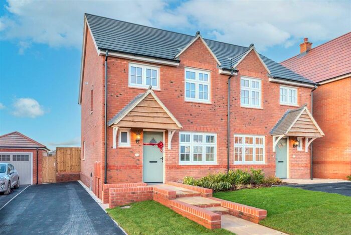 3 Bedroom Semi-Detached House To Rent In Pirelli Close, Castle Donington, Castle Donington, DE74