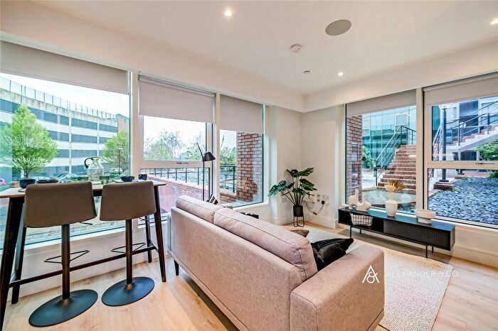 1 Bedroom Flat To Rent In Walton Street, Aylesbury, Buckinghamshire, HP21