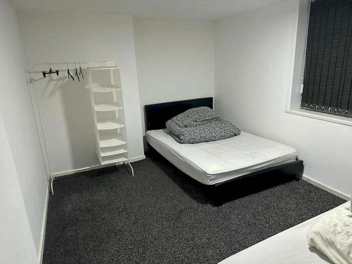 1 Bedroom Flat To Rent In Tong Road, Leeds, LS12