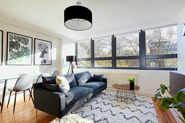 2 Bedroom Terraced House To Rent In Red Lion Square, London, WC1R