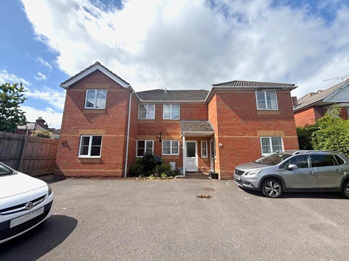 2 Bedroom Ground Maisonette For Sale In Romsey Road, Shirley, Southampton, SO16