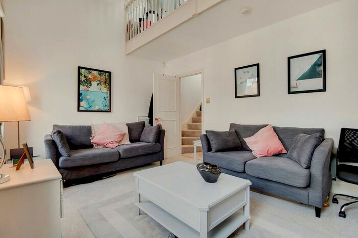 2 Bedroom Flat To Rent In Bishops Road, Fulham, London, SW6