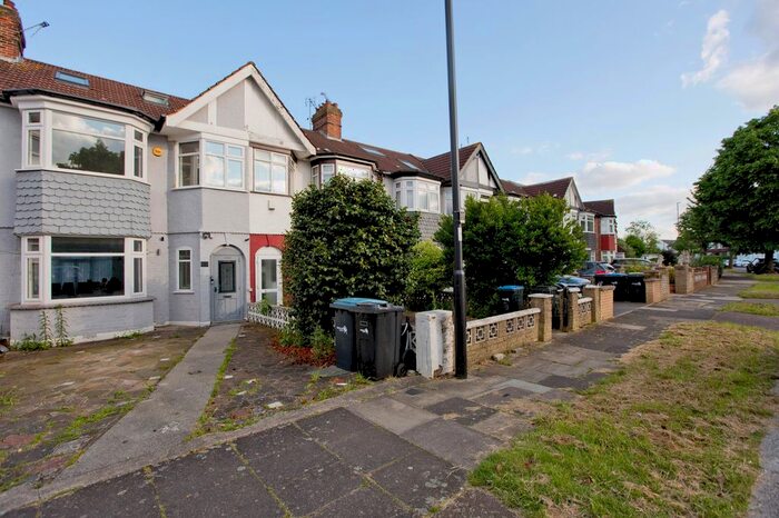 4 Bedroom Property To Rent In Connaught Gardens, London, N13