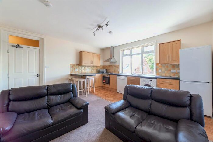 4 Bedroom Flat To Rent In Heaton Place, Heaton, Newcastle Upon Tyne, NE6