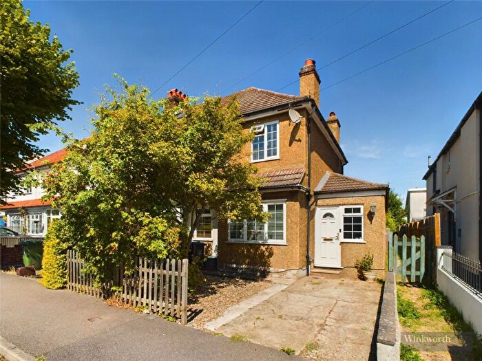 2 Bedroom End Of Terrace House For Sale In Tolworth Road, Surbiton, KT6