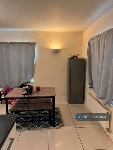 Studio To Rent In Corporation Road, Newport, NP19