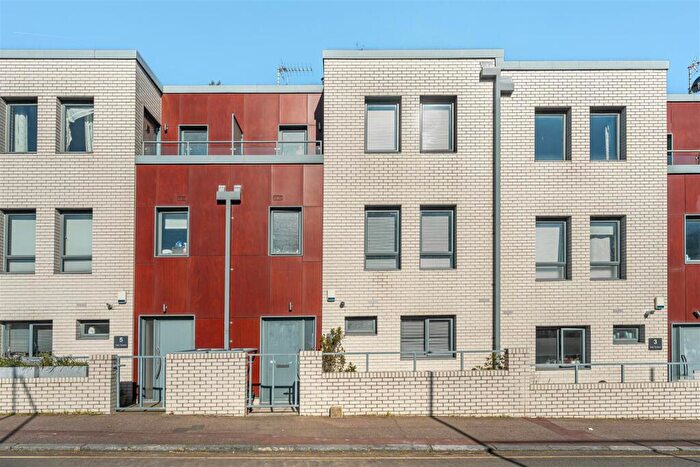 3 Bedroom Terraced House For Sale In Mitford Road, Finsbury Park, N19