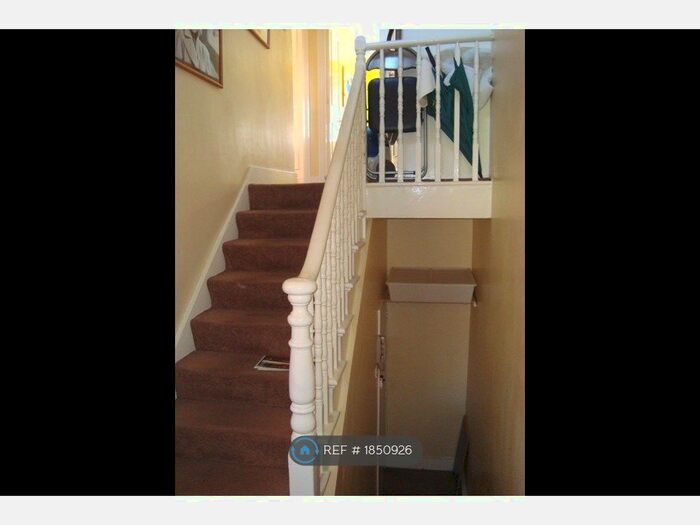 2 Bedroom Flat To Rent In Prideaux Road, London, SW9