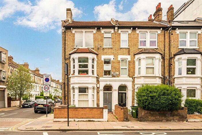 2 Bedroom Flat For Sale In Askew Road, London, W12