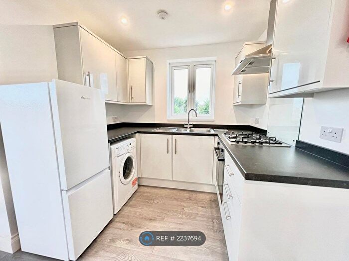 2 Bedroom Flat To Rent In South Street, Romford, RM1