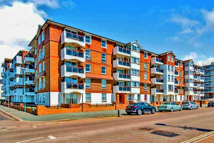 2 Bedroom Flat To Rent In The Esplanade, Bognor Regis, West Sussex, PO21