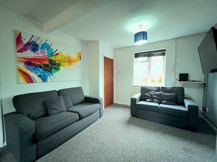 6 Bedroom Semi-Detached House To Rent In Hillside, Brighton, BN2