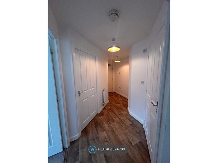 2 Bedroom Flat To Rent In Lyde Green, Bristol, BS16