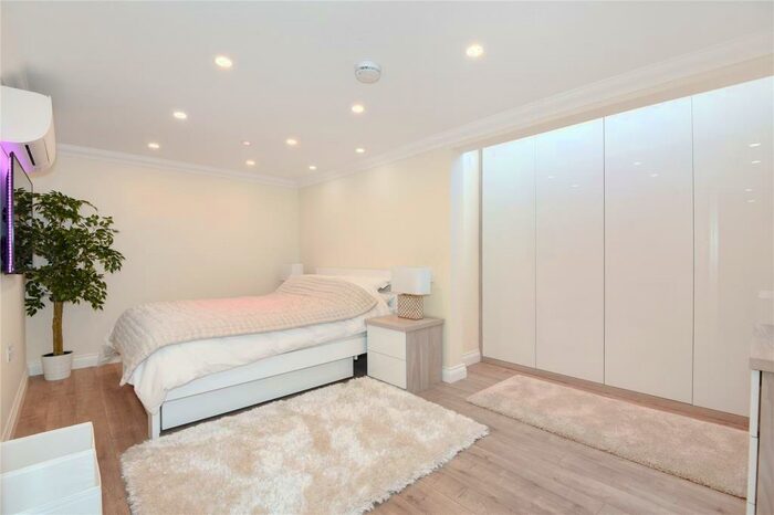 2 Bedroom Apartment To Rent In Denmark Street, Wokingham, RG40