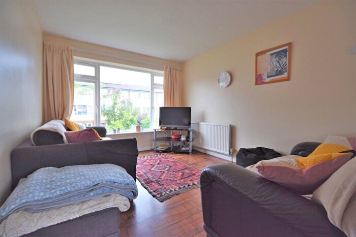 4 Bedroom Town House To Rent In Guildford Park Avenue, Guildford, GU2