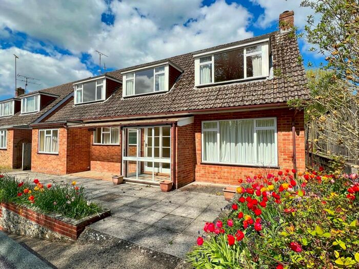 4 Bedroom Chalet For Sale In Winterbourne Road, Boxford, Newbury, RG20