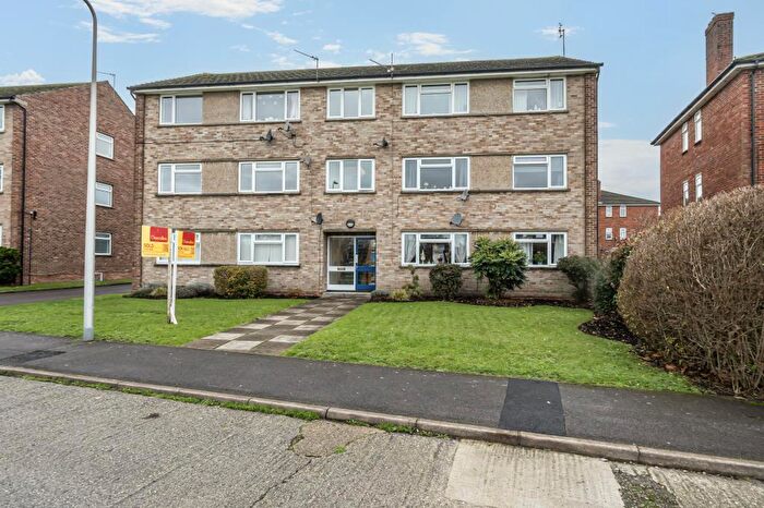 2 Bedroom Flat For Sale In Newbury, Berkshire, RG14