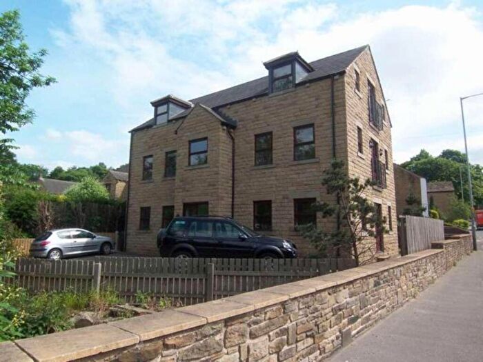2 Bedroom Flat To Rent In Ashford Manor, Fenay Bridge, Huddersfield, West Yorkshire, HD8
