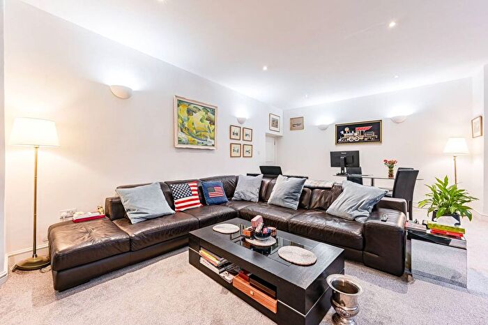 2 Bedroom Flat To Rent In Nevern Mansions, Earls Court, London, SW5