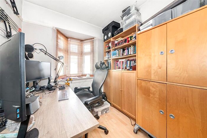 3 Bedroom Terraced House For Sale In Fairlands Avenue, Thornton Heath, CR7