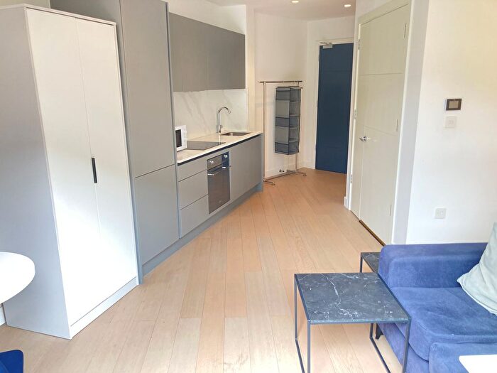 1 Bedroom Flat To Rent In Syon Lane, Isleworth, TW7