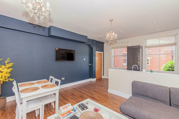 2 Bedroom Apartment To Rent In Woodstock Road, Central North Oxford, OX2
