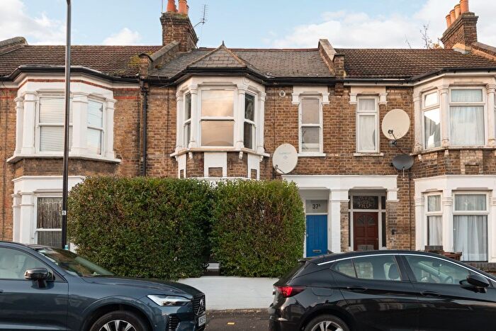 2 Bedroom Maisonette For Sale In Leyton Park Road, Leyton, London, E10