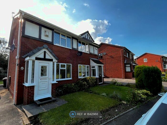 2 Bedroom Semi-Detached House To Rent In St. Georges Road, Bury, BL9