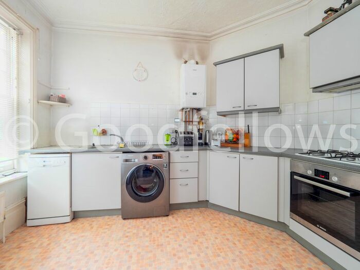 1 Bedroom Flat To Rent In Mitcham Park, Mitcham, Surrey, CR4