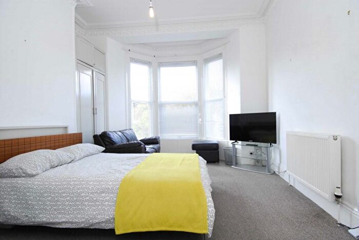 1 Bedroom Apartment To Rent In Houndiscombe Road, Flat, PL4