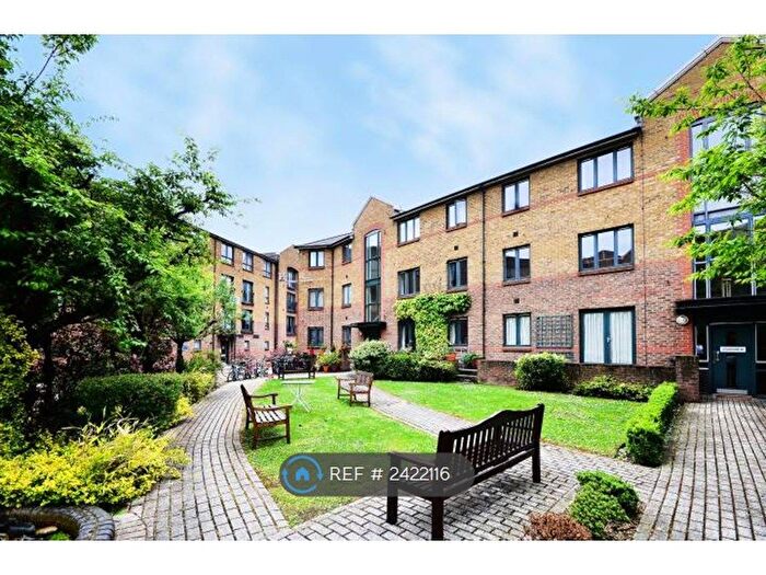 3 Bedroom Flat To Rent In Kempton Court, London, E1