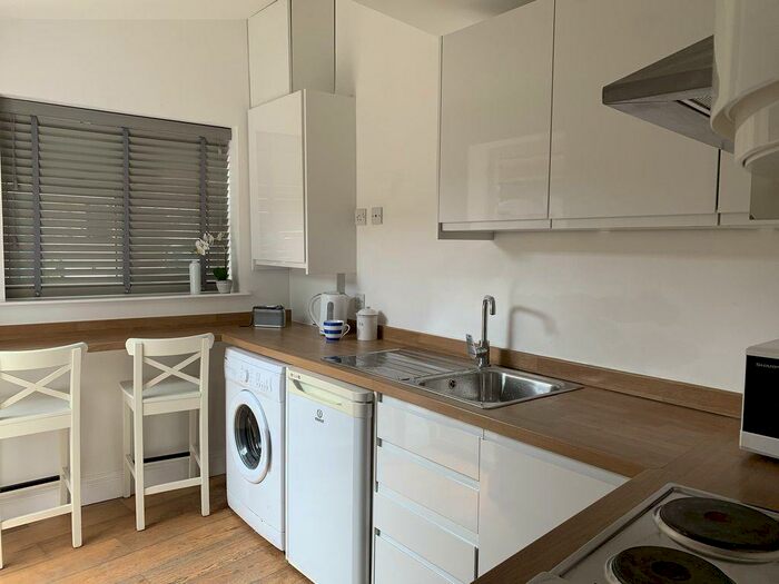 1 Bedroom Ground Flat To Rent In Preston Road, Brighton, East Sussex, BN1