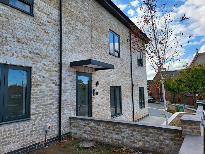 3 Bedroom Property To Rent In Thornhill Avenue, London, SE18
