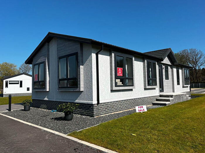 2 Bedroom Park Home For Sale In Northallerton, North Yorkshire, DL7