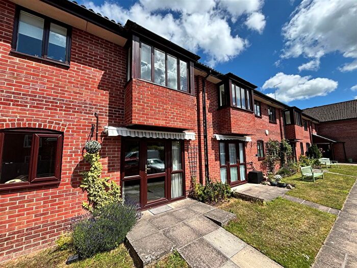 2 Bedroom Flat For Sale In George Lane, Marlborough, SN8