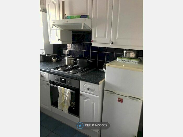1 Bedroom Flat To Rent In Hinton Avenue, Hounslow, TW4