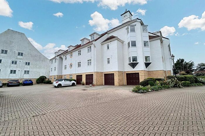 3 Bedroom Flat For Sale In Hamworthy, BH15