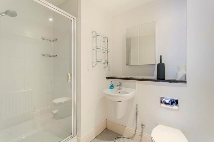 2 Bedroom Flat To Rent In Elm Park Road, Pinner, HA5