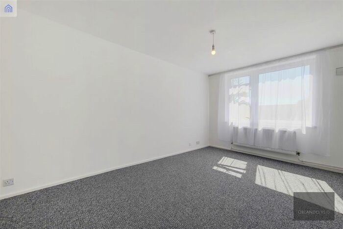 1 Bedroom Flat To Rent In Willington Road, London, SW9