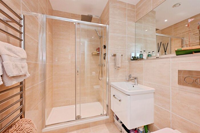 1 Bedroom Flat For Sale In High Road, Broxbourne, EN10
