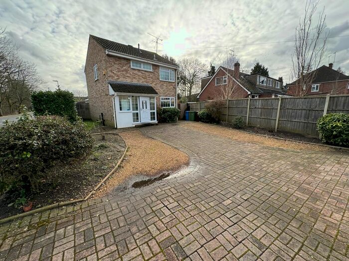 3 Bedroom Detached House To Rent In Woburn Avenue, Farnborough, GU14