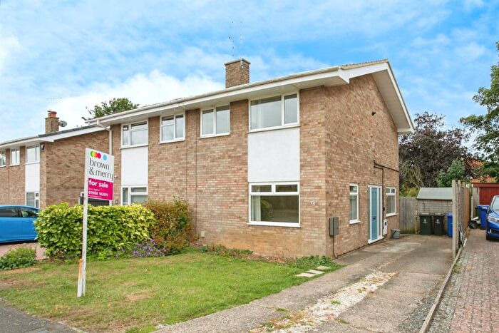 3 Bedroom Semi-Detached House For Sale In Willow Grove, Old Stratford, Milton Keynes, MK19
