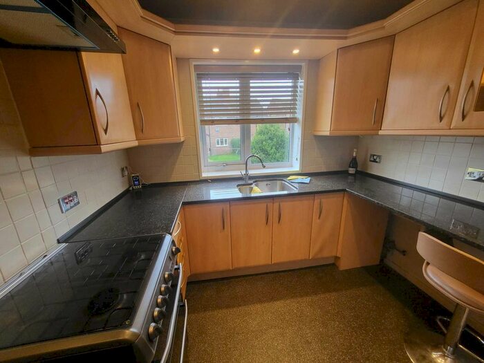 1 Bedroom Flat To Rent In Headfield View, Dewsbury, WF12